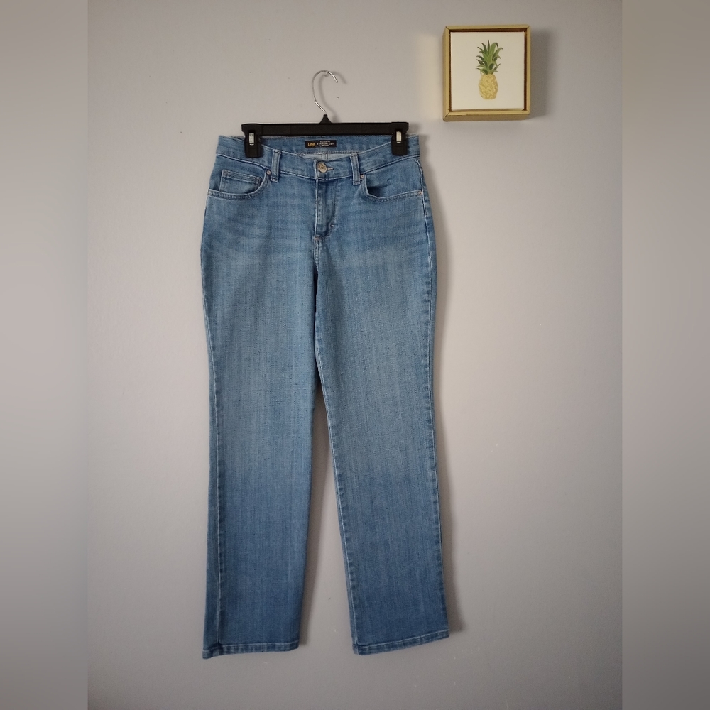 Lee Jeans straight leg Women size 4 Straight leg Color Blue Good Condition